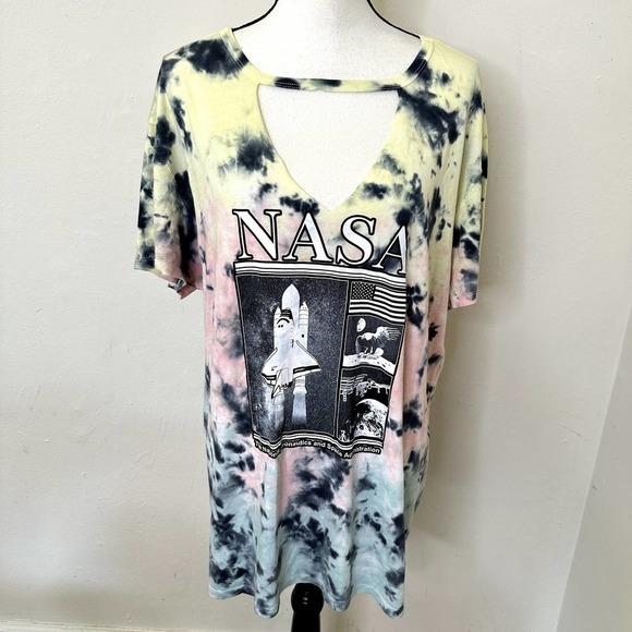 Torrid Top Short Sleeve Multicolor‎ Tie dye Size 2x 18-20 Nasa Graphic Print - Picture 4 of 16